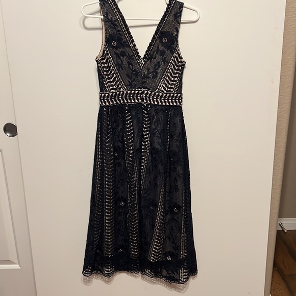 “Just Me” Beautiful Laced Spring Dress. - Picture 4 of 5